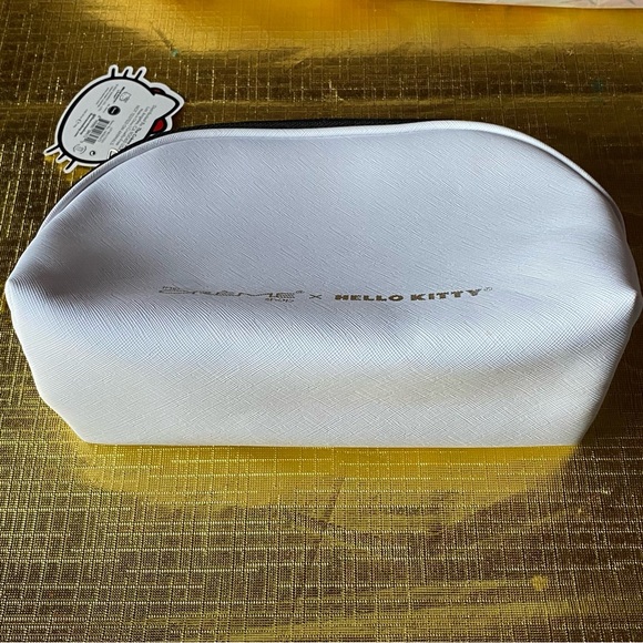 Crème Shop x Hello Kitty Travel Case - Picture 9 of 9